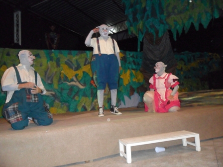 Espetáculo "os três porquinhos" proporciona arte e cultura a crianças de Picos 